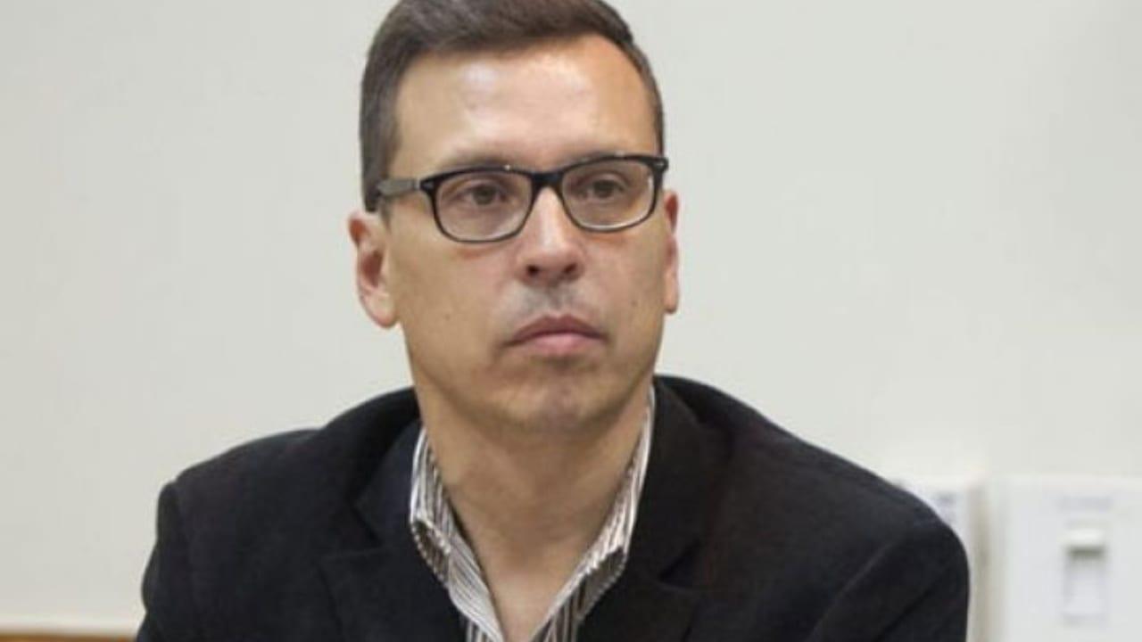 Imagen Principal de Nota: Exministro de Salud, Carlos Aguilar, se contagia de covid-19 y anhela recuperarse "para volver a salvar vidas"