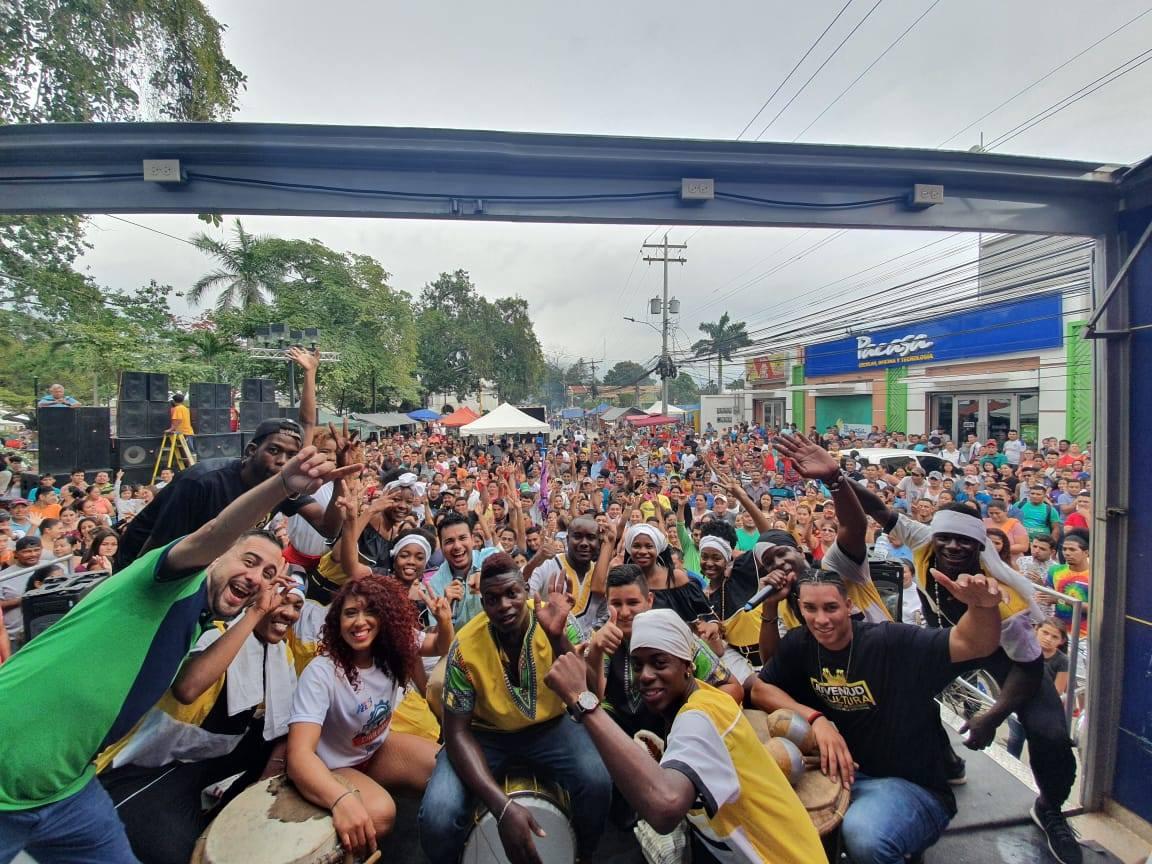 Imagen Principal de Nota: Sábado Feliz, el programa que lleva la fiesta a toda Honduras