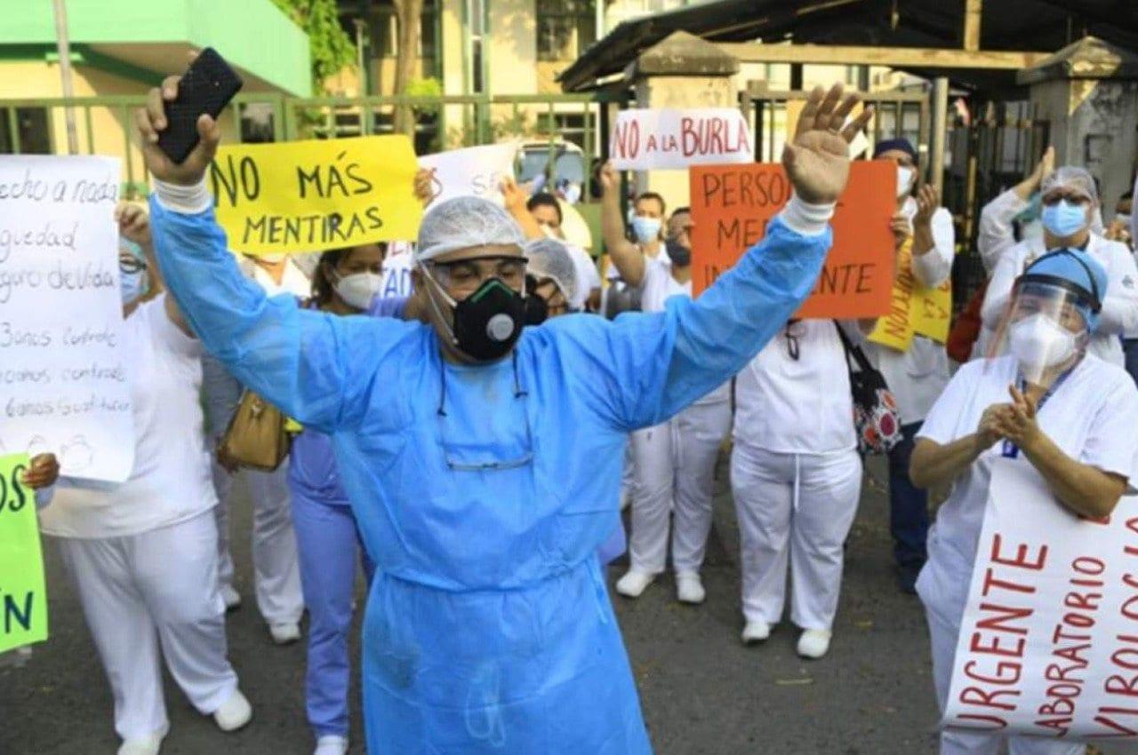 Imagen de Médicos piden un hospital para atender a pacientes covid-19, tras el colapso de hospitales públicos