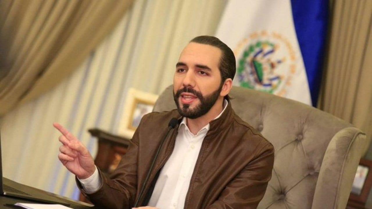 Imagen Principal de Nota: Nayib Bukele causa polémica al mostrar vídeo de empleada de la salud hondureña llorando por muertes covid-19