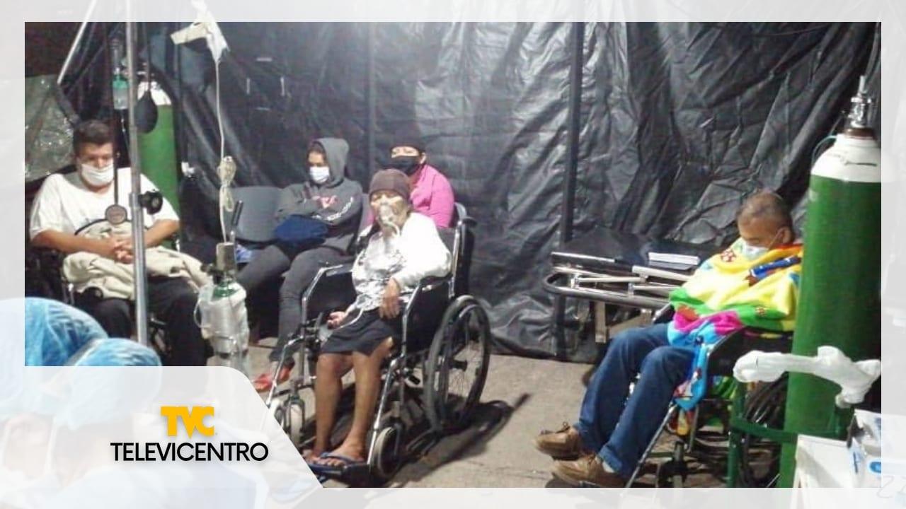 Imagen Principal de Nota: Pacientes sospechosos de covid-19 duermen  en una carpa de plástico en el Hospital Escuela