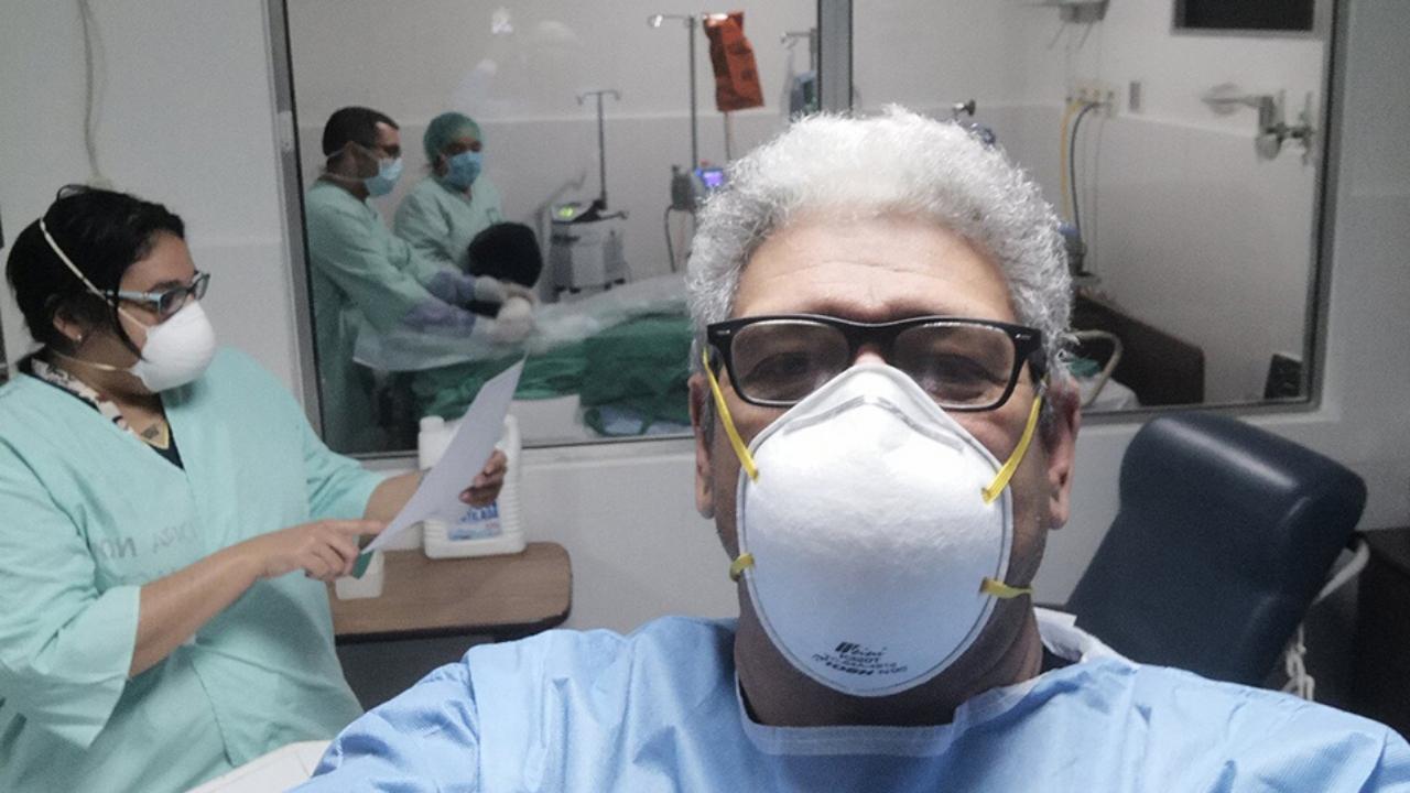 Imagen Principal de Nota: Doctor Hugo Fiallos sufre un cuadro de síndrome de estrés postraumático y en vídeo cuenta por qué