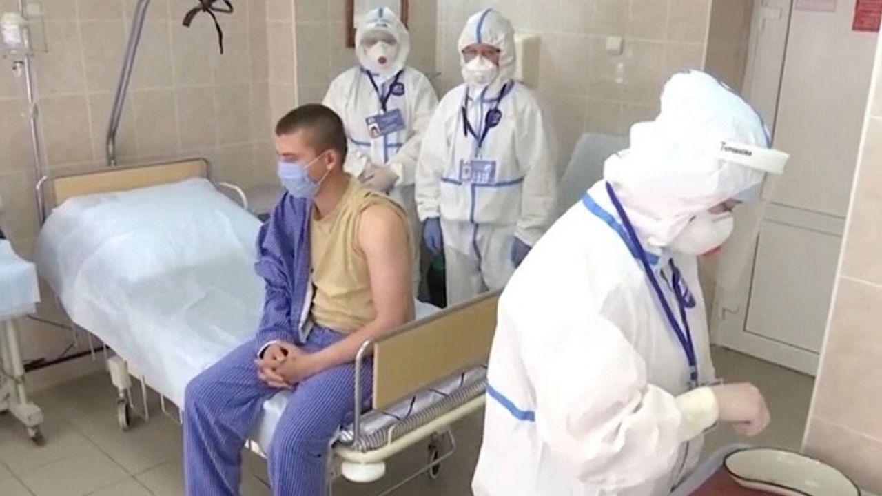 Imagen Principal de Nota: Estos síntomas  presentaron los pacientes a los que se les aplicó vacuna del covid-19 en Rusia