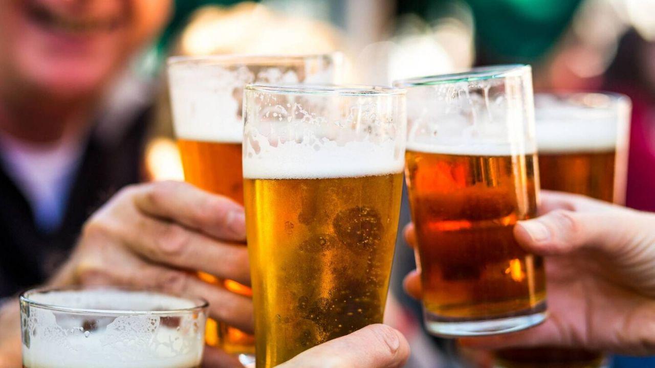 Imagen Principal de Nota: Beber cerveza beneficias de cinco maneras  tu estado de salud