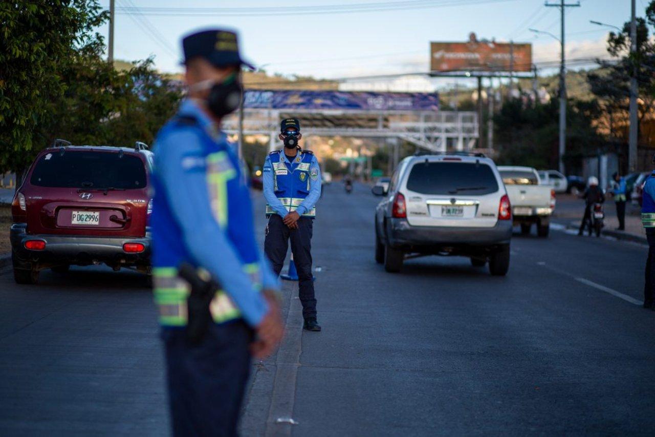 Imagen de Decomisan varios vehículos a conductores en Tegucigalpa por circular sin autorización