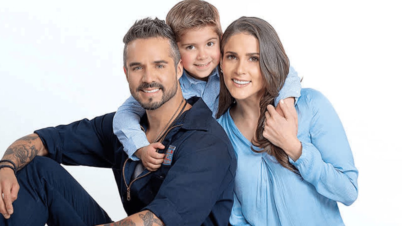 Imagen de Conoce a Leo Herrera de Te doy la vida: un niño que pasó de admirar a los famosos a trabajar con ellos
