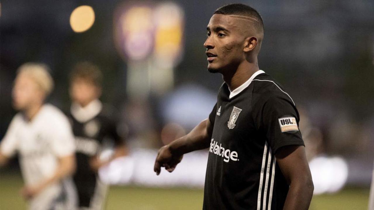 Imagen de Douglas Martínez, el goleador hondureño que se hizo futbolista tras ver un anuncio en televisión