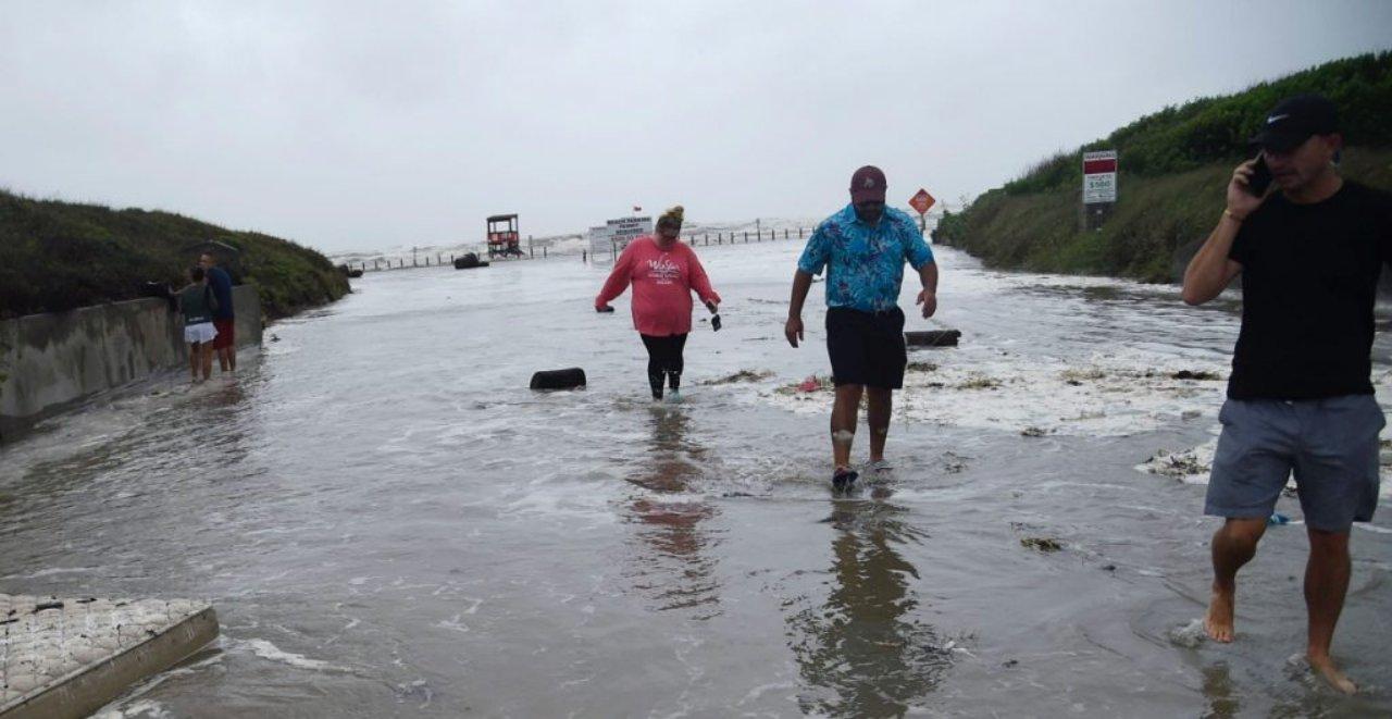 Imagen de Donald Trump declara estado de emergencia en Texas ante impacto del huracán Hanna