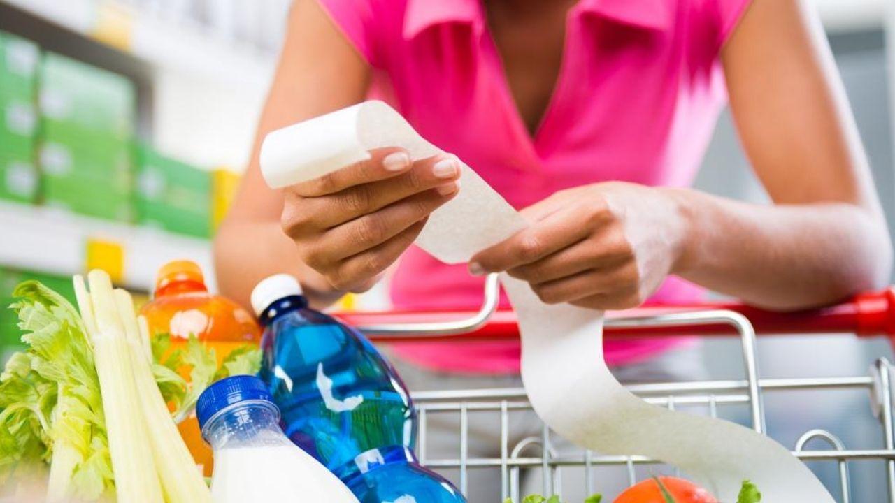 Imagen Principal de Nota: 7 tips para no pasarte de tu presupuesto cuando vayas al supermercado