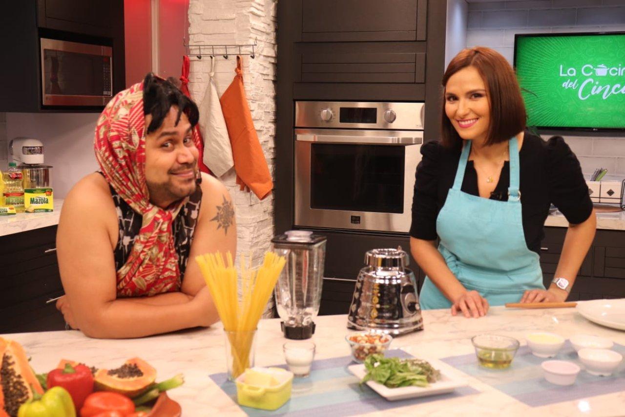 Imagen Principal de Nota: Doña Moncha compartió sus secretos en La Cocina del Cinco, preparando pasta al peste y tzatziki en salsa griega