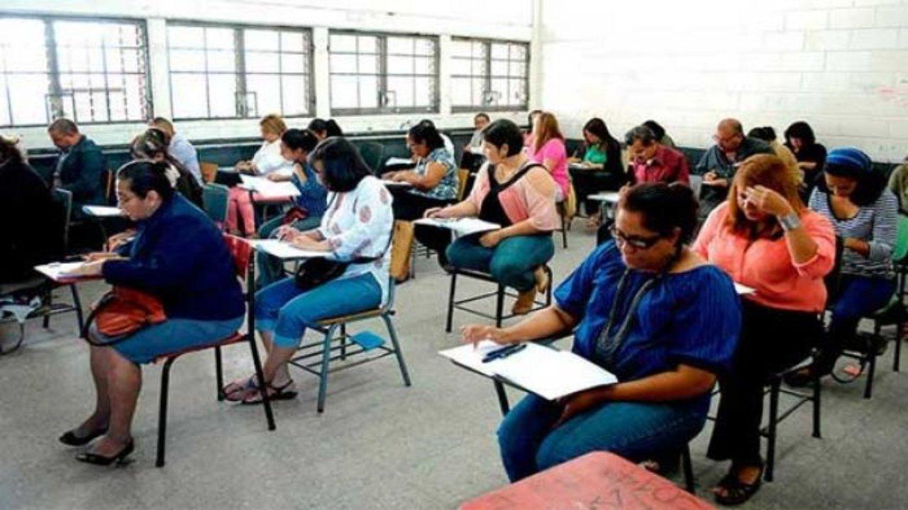 Imagen Principal de Nota: Vía online reinician audiencias públicas para docentes en Honduras, ¿cómo aplicar a una plaza?