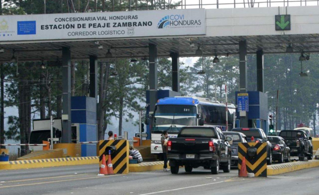 Imagen Principal de Nota: Transportistas hondureños piden aumentar capacidad  de pasajeros y eliminar cobro de peaje ante pérdidas económicas