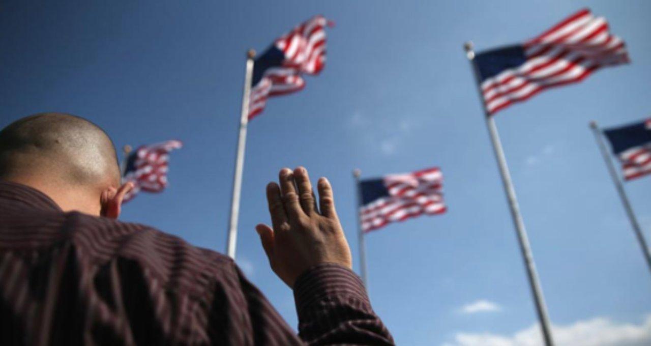 Imagen Principal de Nota: Estados Unidos aplica un cambio regulatorio para evitar que inmigrantes soliciten asilo y permisos de trabajo