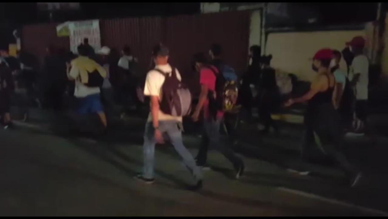 Imagen Principal de Nota: Nueva caravana migrante de hondureños se prepara en medio de la pandemia con rumbo a Estados Unidos