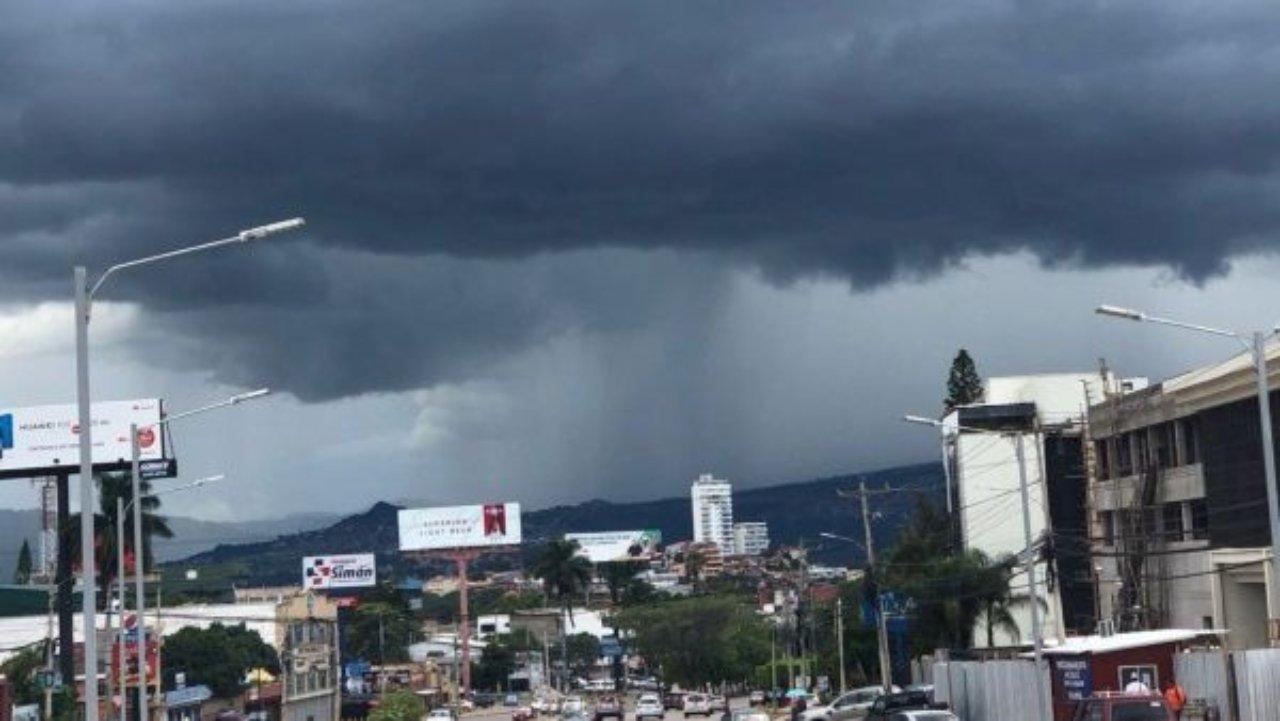 Imagen Principal de Nota: Honduras en alerta por el ingreso de una onda tropical que dejará lluvias a partir del miércoles 2 de septiembre