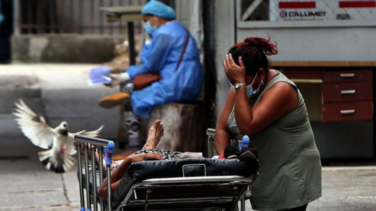 Imagen Principal de Nota: Honduras se ahoga en la primera ola del covid, explica médico internista