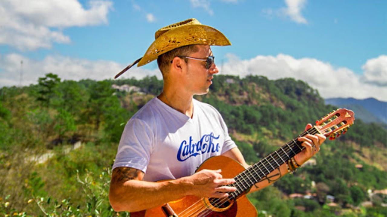Imagen Principal de Nota: ´Polache´ celebró sus 14 años como artista nacional de Honduras