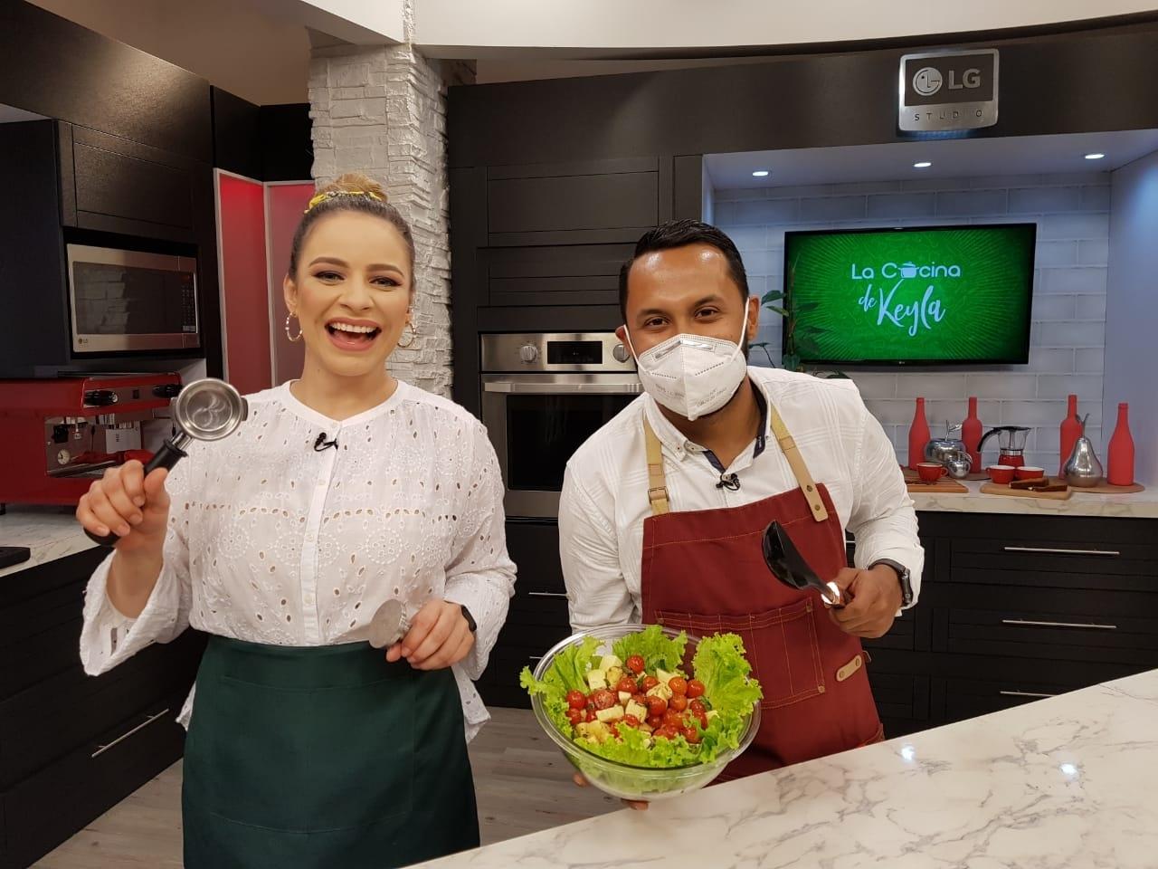 Imagen Principal de Nota: Aprende a preparar cappuccio affogato, salsa de café para ensalada y semitas en La Cocina de Keyla