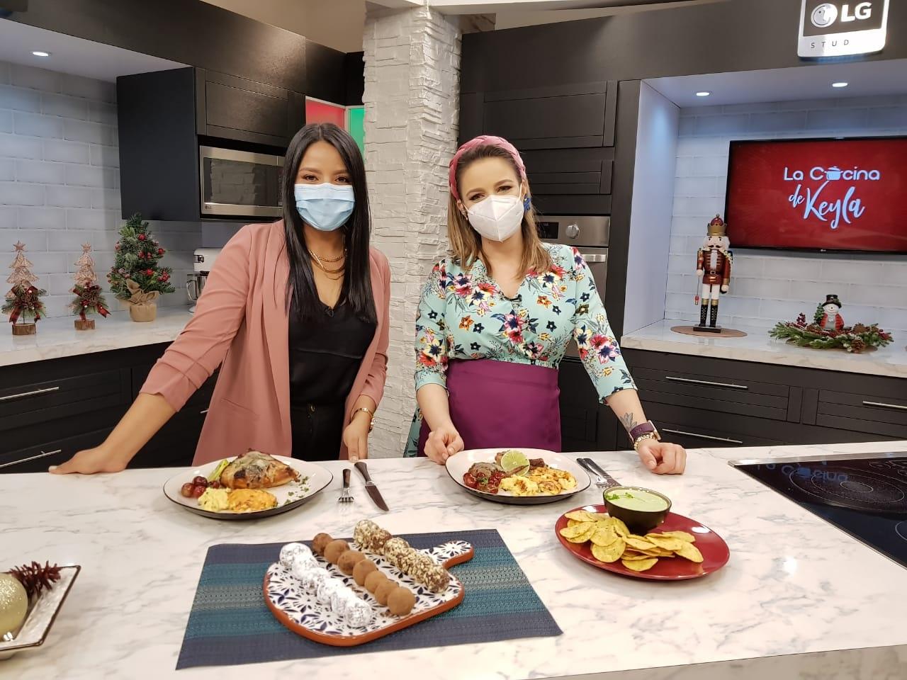 Imagen de La chef Keyla Martínez  y Eunice López le dan la bienvenida a diciembre con una fácil receta pollo asado express