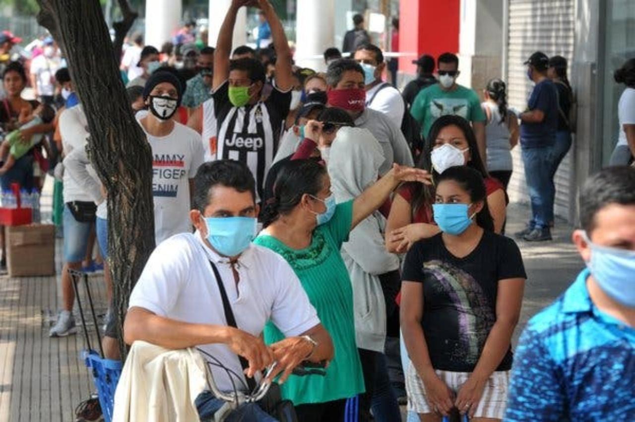 Imagen Principal de Nota: Hondureños y el invitado no deseado en Navidad: covid-19 no da tregua y casos siguen en aumento