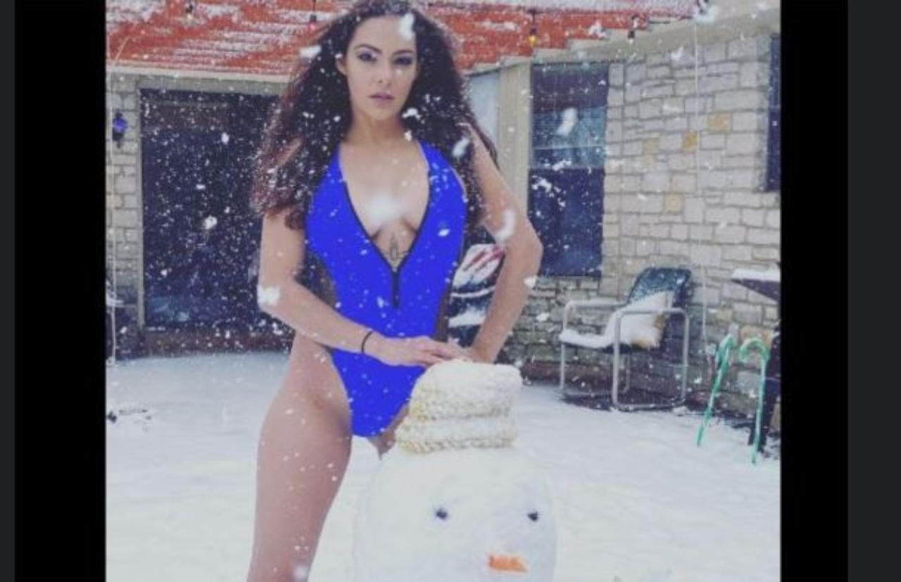 Imagen Principal de Nota: La hondureña Nathalia Casco causó furor bailando en traje de baño sobre la nieve