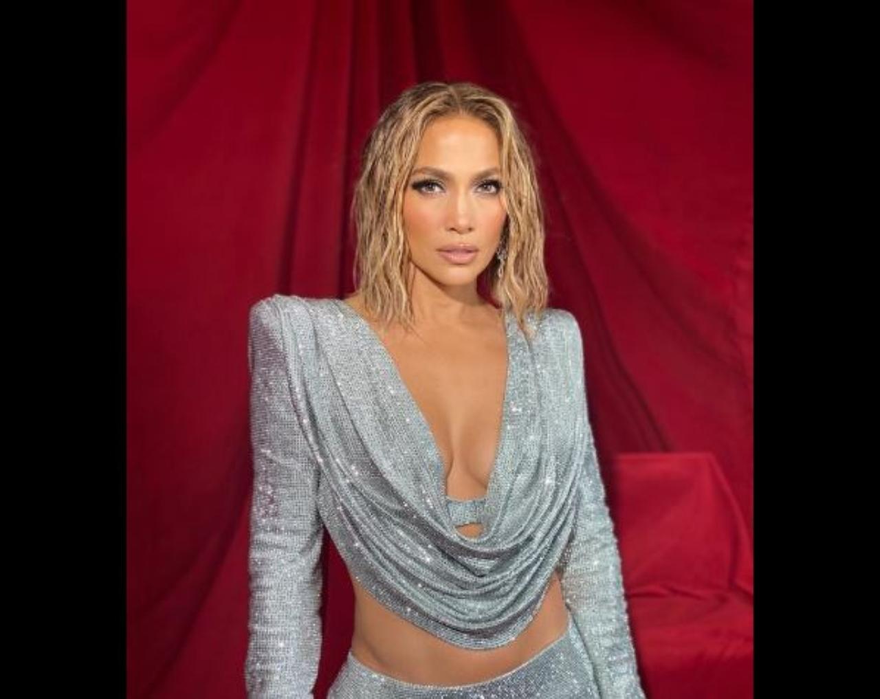 Imagen de Jennifer López impacta a sus seguidores con sensual fotografía y con vídeo sin una gota de maquillaje