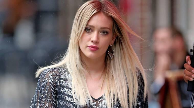 Imagen de Hilary Duff tiene una infección en el ojo y asegura que es por realizarse ‘demasiadas’ pruebas PCR