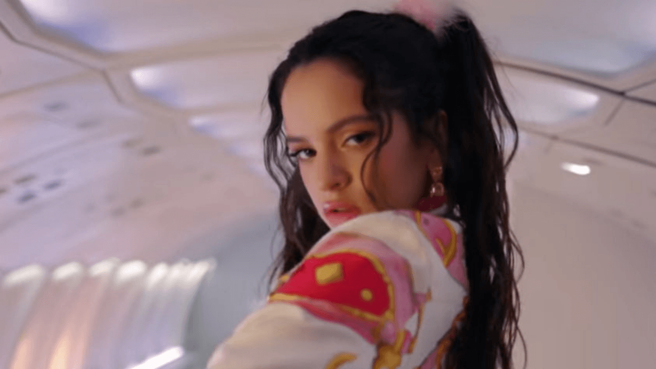 Imagen Principal de Nota: Rosalía logra la tendencia de moda más viral de 2021, mira de qué se trata