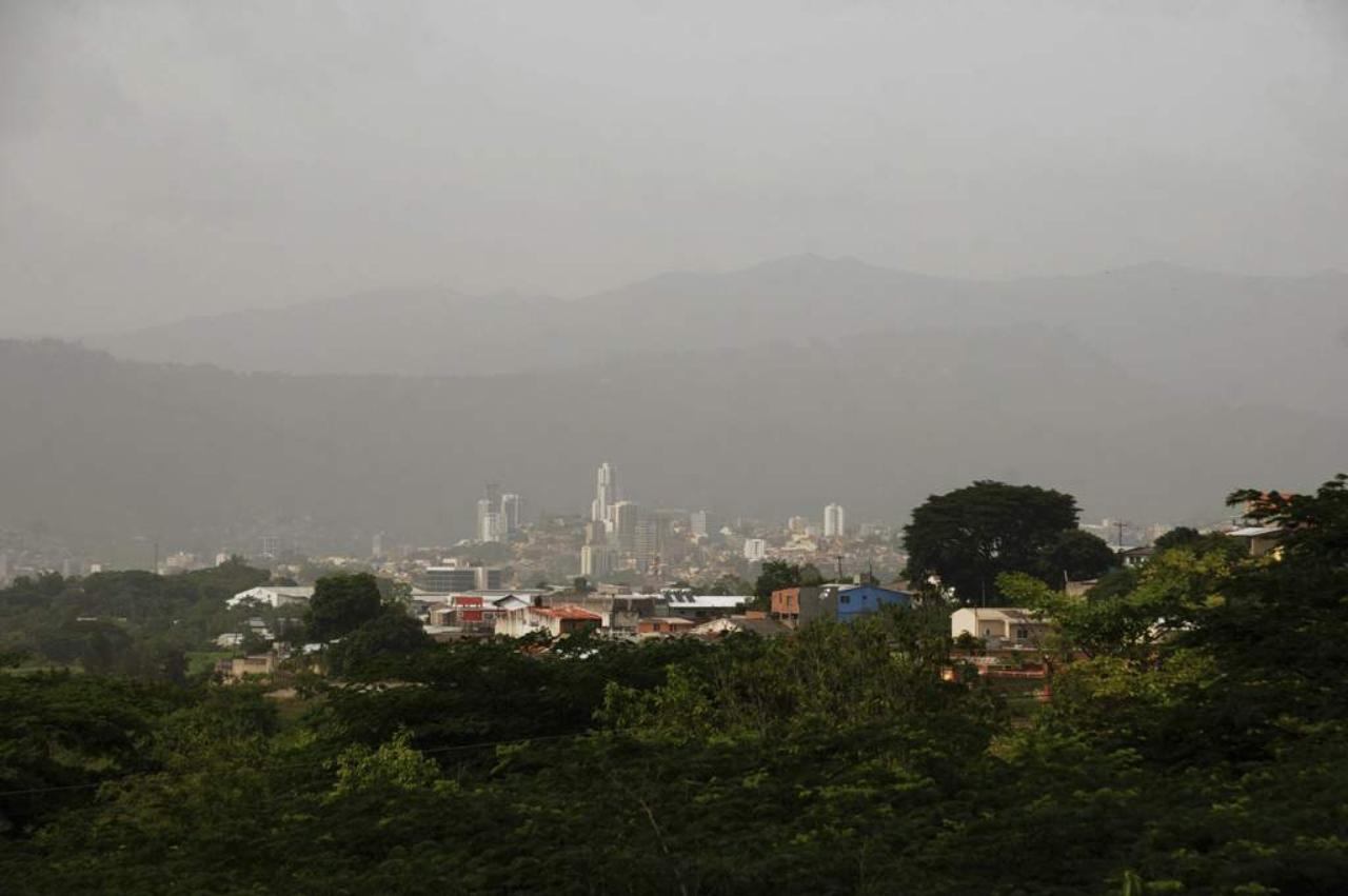 Imagen de Alertan a Honduras por lluvias con actividad eléctrica y polvo del Sahara que afectarán a partir del 12 de mayo