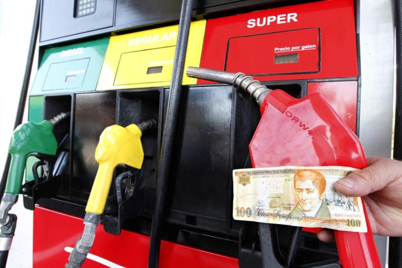 Imagen de Nueva alza en los precios de los combustibles a partir del lunes 3 de mayo
