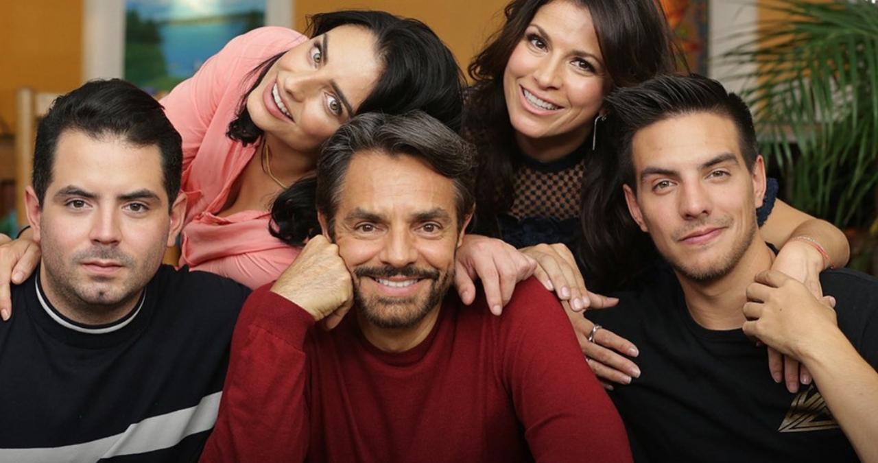 Imagen Principal de Nota: Eugenio Derbez confiesa qué tan difícil es viajar con su familia y el gran resentimiento que tenía Aislinn hacia él