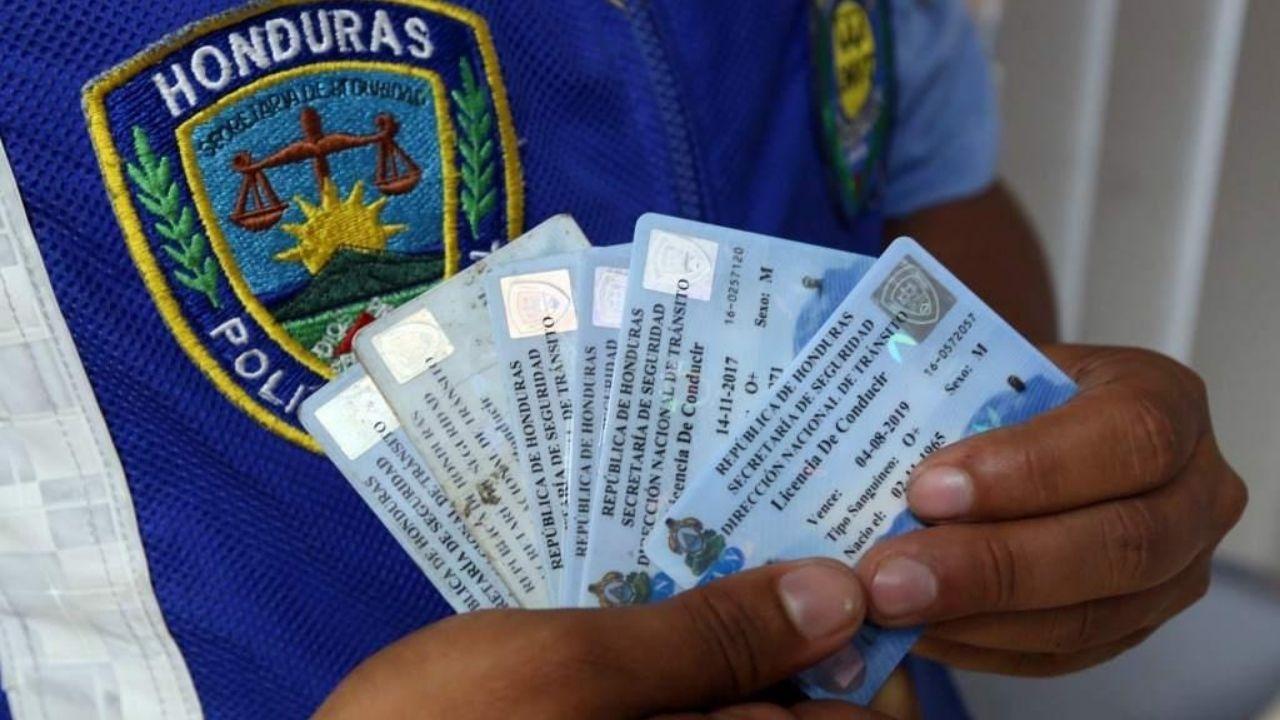 Imagen Principal de Nota: Estos son los nuevos requisitos para obtener licencia de conducir para motos y vehículos