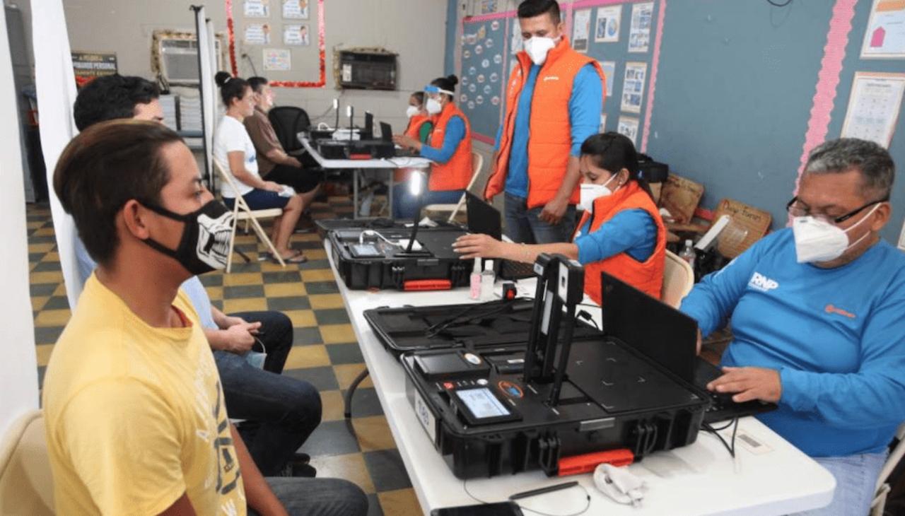 Imagen Principal de Nota: Hondureños ya pueden reclamar su nueva tarjeta de identidad en estos centros habilitados en Tegucigalpa