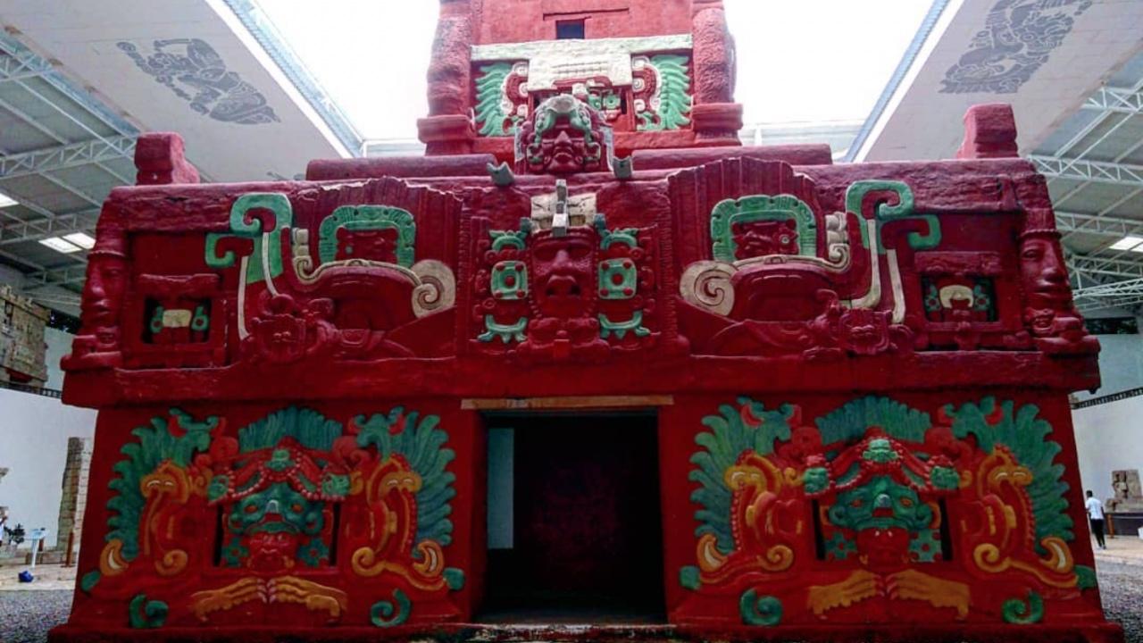 Imagen Principal de Nota: Así avanza la reconstrucción de la fachada del Templo Rosalila realizada por expertos internacionales
