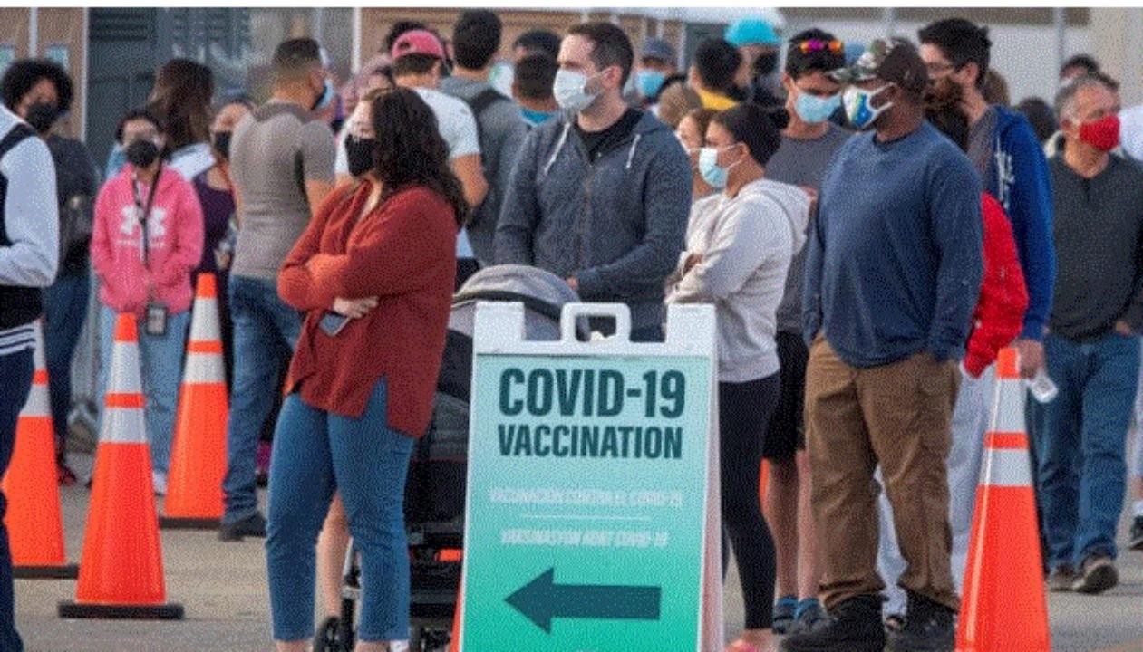 Imagen Principal de Nota: Abogada experta en inmigración explica si un hondureño podría perder su visa por viajar a Estados Unidos solo a vacunarse contra el covid
