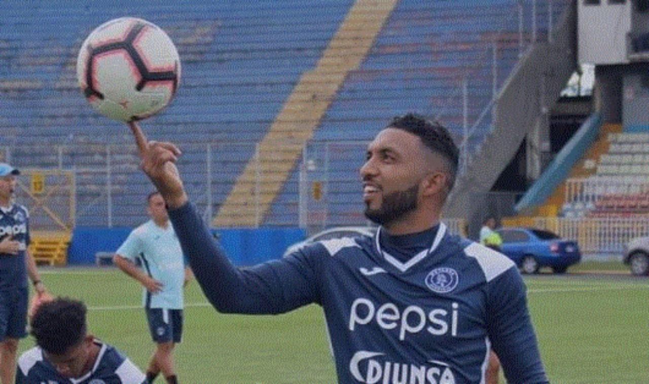 Imagen de Con emotivo mensaje Reinieri Mayorquín se despidió de Motagua