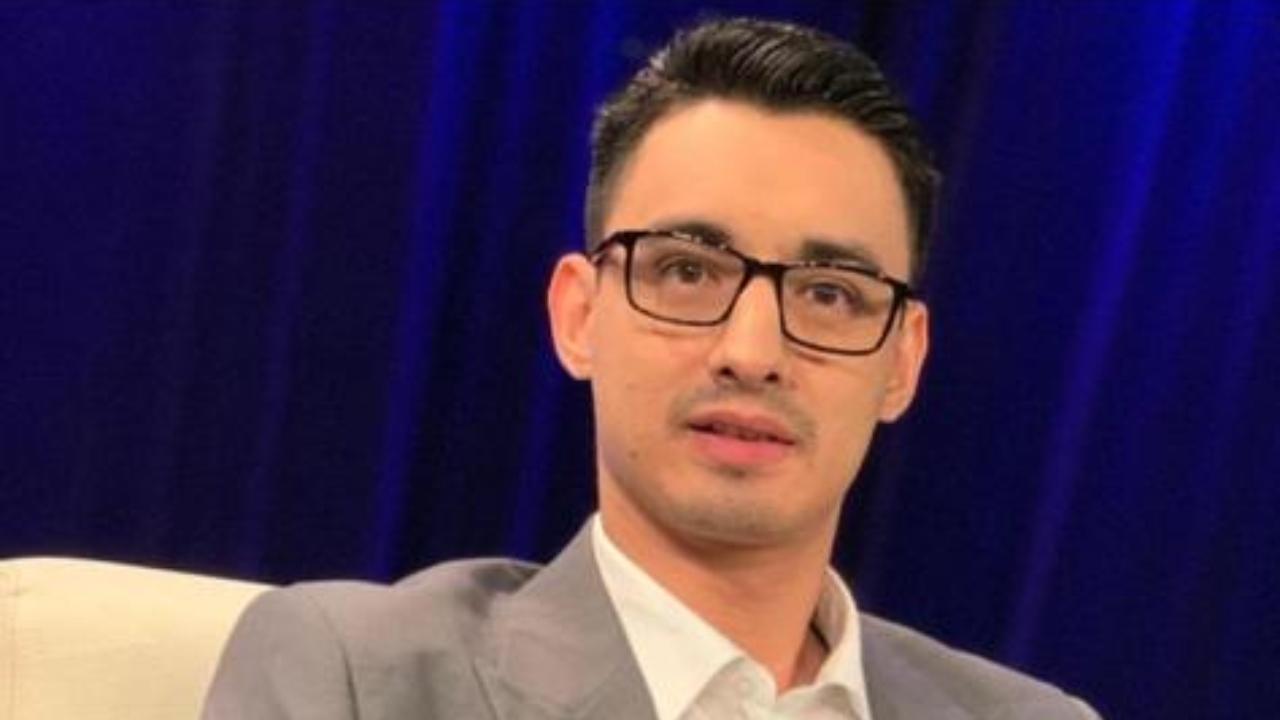Imagen Principal de Nota: Lavar platos y hacer almuerzo, los deberes de Allan Fajardo para poder ver un partido
