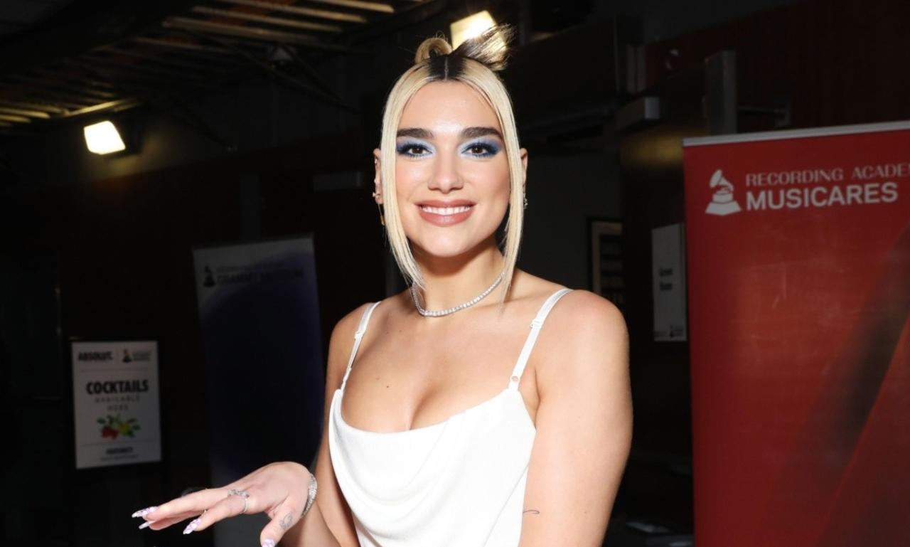 Imagen Principal de Nota: ¡Irreconocible! Dua Lipa sorprende con su radical cambio de look