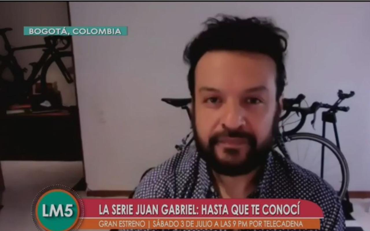 Imagen Principal de Nota: El actor colombiano Julián Román reveló en Las Mañanas del 5 cómo logró el personaje de Juan Gabriel en 'Hasta que te conocí'