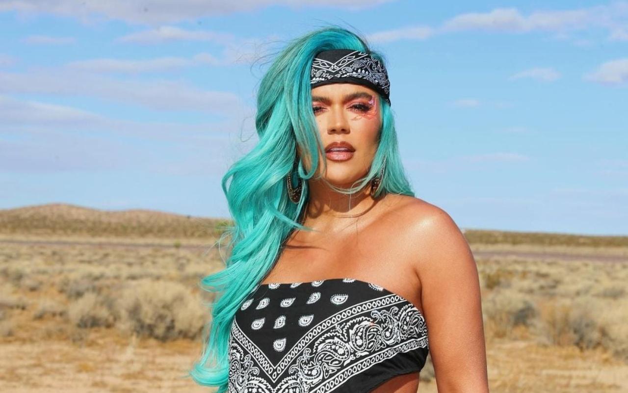 Imagen de ¡Bichota 2021! Desde la tina y cubierta de espuma, Karol G anuncia su nueva gira