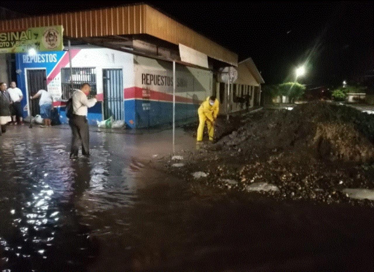 Imagen Principal de Nota: Lluvias con actividad eléctrica continuarán en gran parte de Honduras este fin de semana