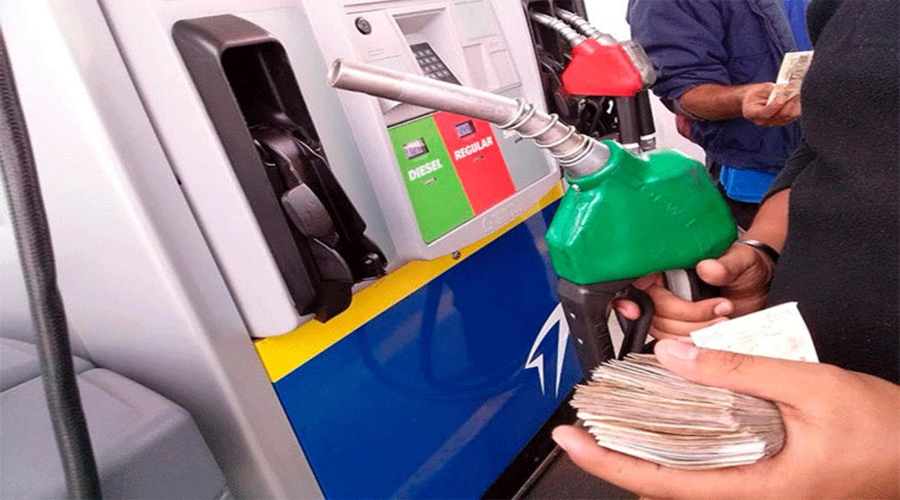 Imagen Principal de Nota: Nueva alza para la gasolina superior y leve rebajar para el resto de los derivados de los combustibles,  a partir del lunes 26 de julio
