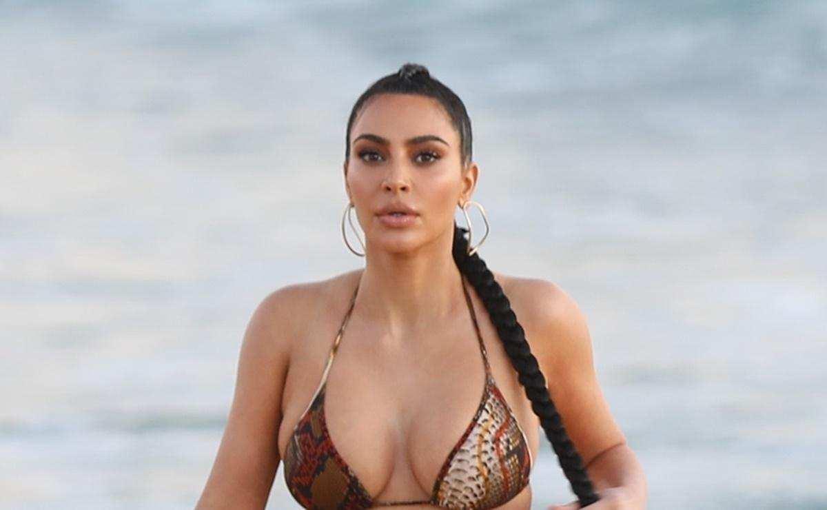 Imagen Principal de Nota: A sus 40 años, Kim Kardashian presume espectacular  figura en diminuto bikini