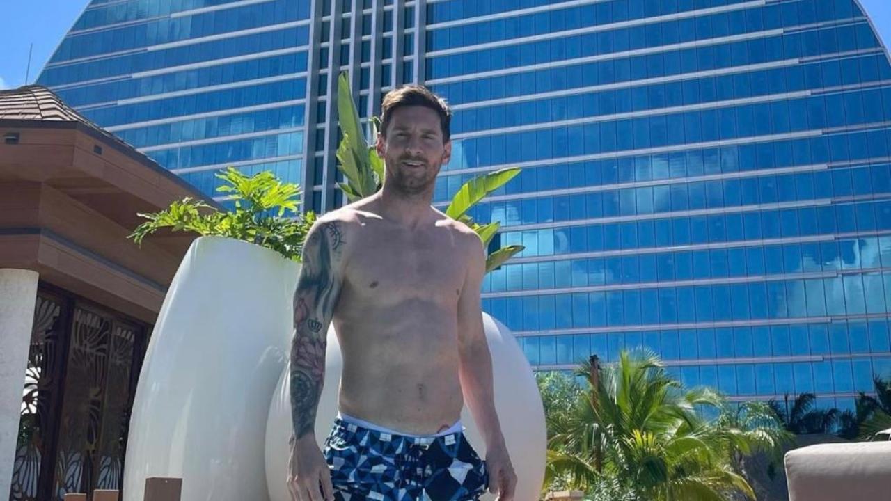 Imagen Principal de Nota: Lionel Messi enloqueció con gesto de humildad a fanáticos que llegaron a su hogar