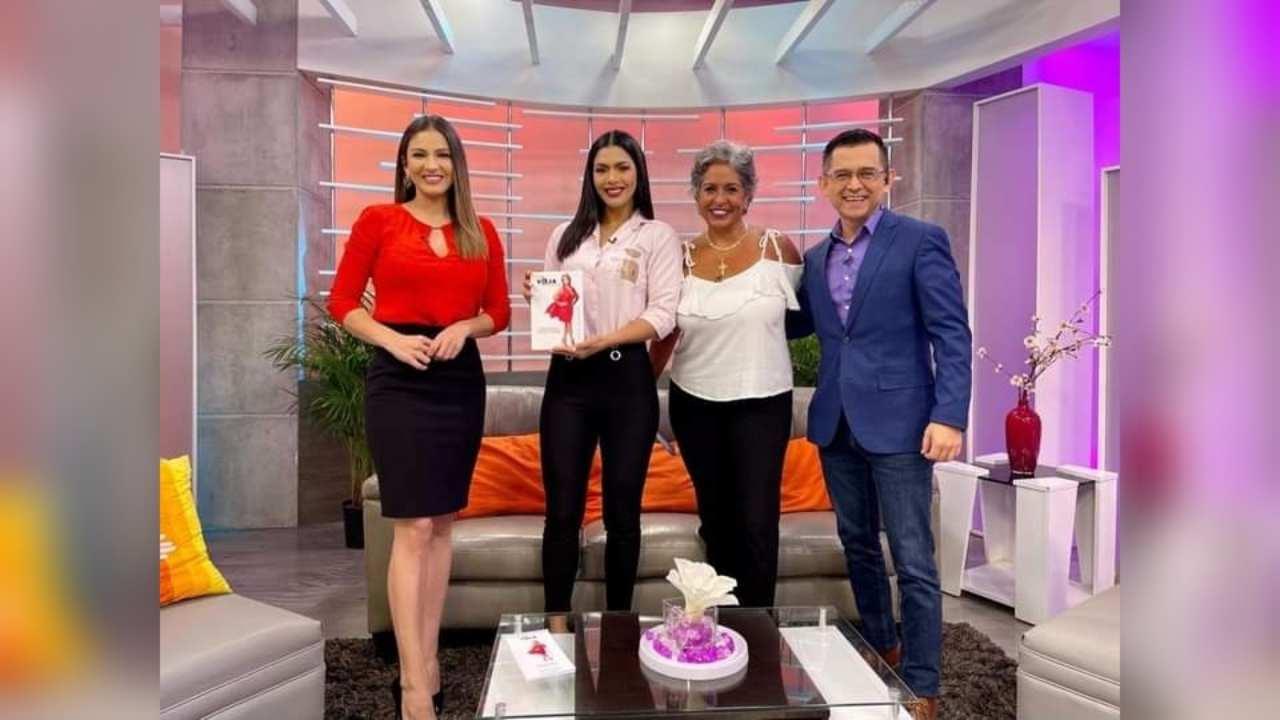 Imagen Principal de Nota: Nora Schauer da tips para espiar a un esposo infiel, de esto y más trata su nuevo libro