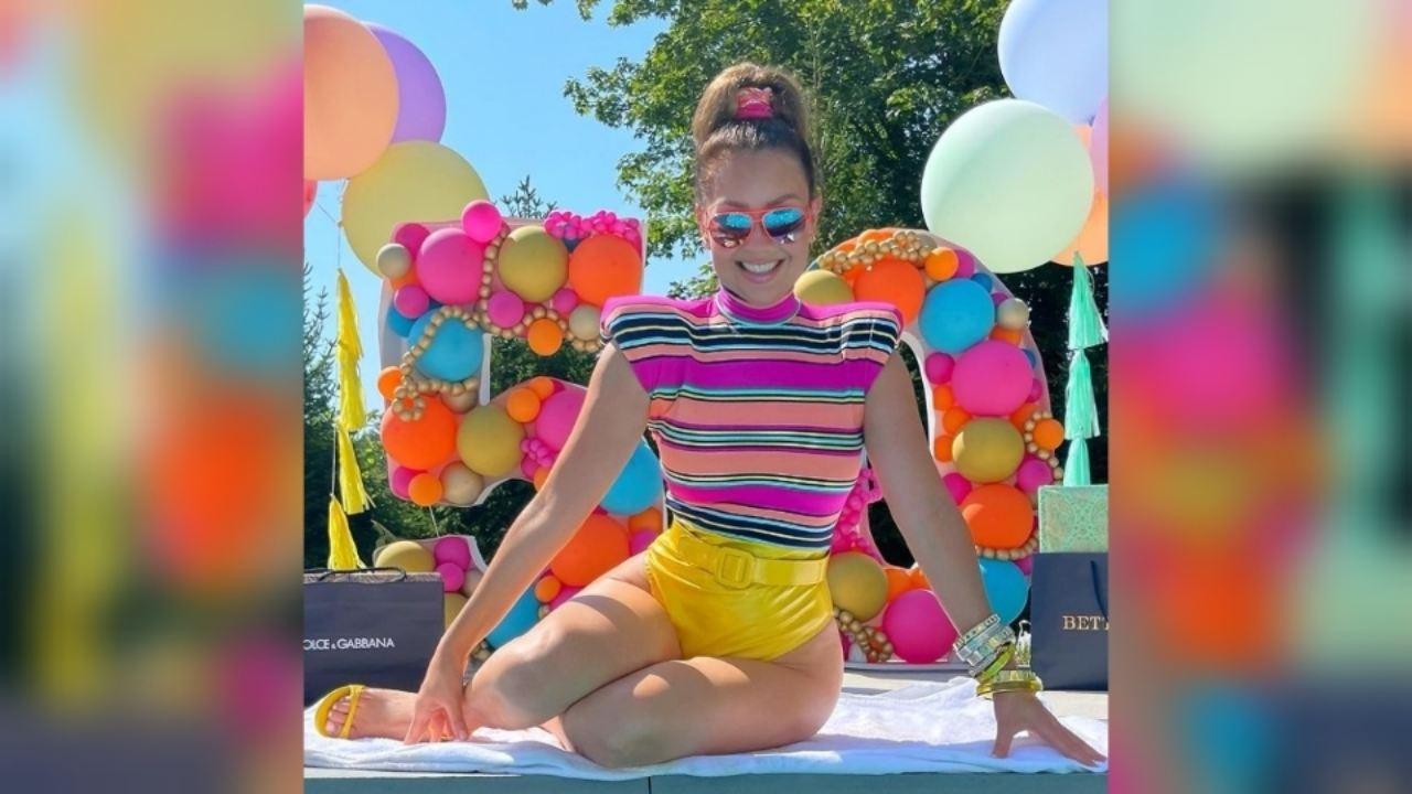 Imagen Principal de Nota: Thalía cumple 50 años y los celebra con sensual traje de baño que marca su envidiable cintura
