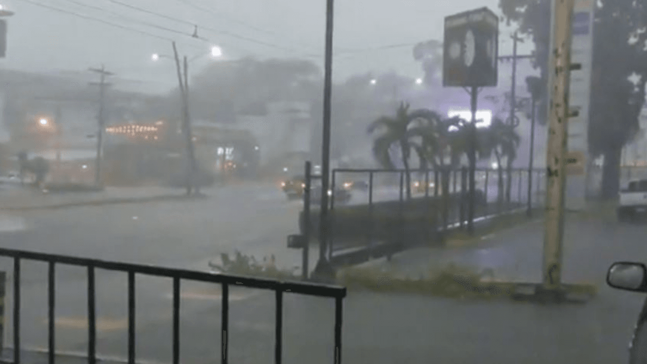 Imagen Principal de Nota: San Pedro Sula se inunda; COPECO emite alerta amarilla para dos departamentos