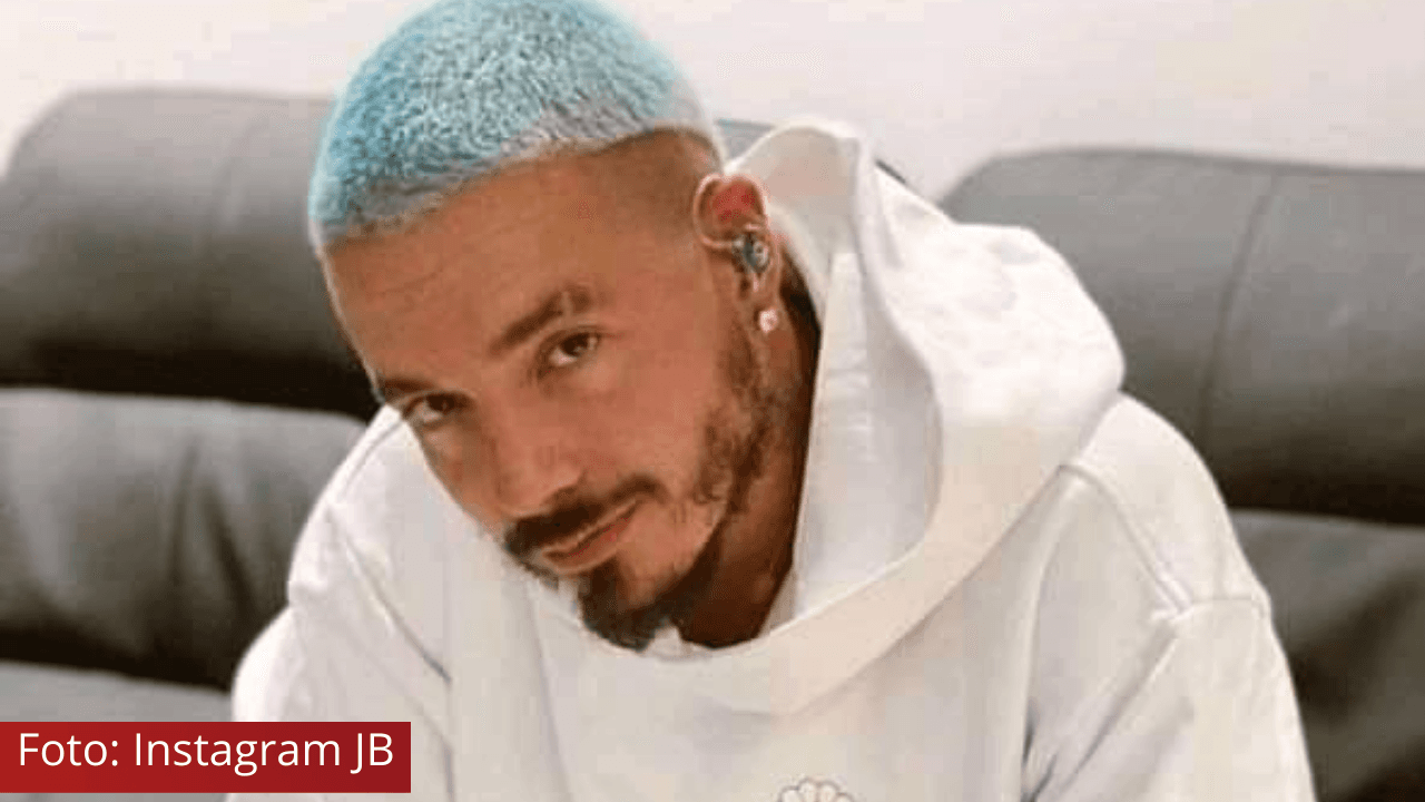 Imagen de J Balvin sorprende a seguidores al lucir una larga cabellera rubia y un extravagante look