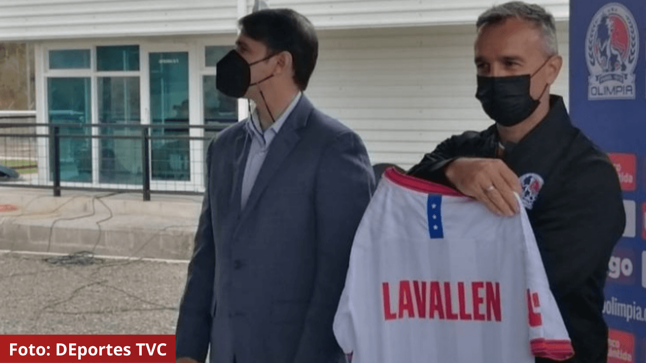 Imagen Principal de Nota: Así fue la presentación oficial de Pablo Lavallén, el nuevo entrenador del Olimpia