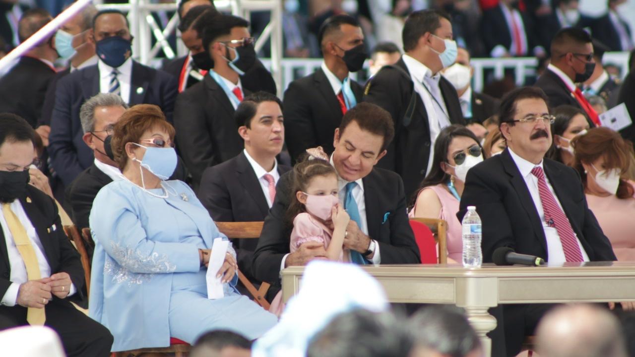 Imagen de Las tiernas fotografías que captamos de Salvador Nasralla con su hija Alicia